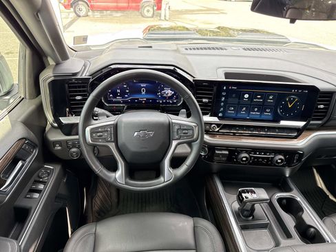 Used 2025 Chevrolet Silverado 1500 LT Trail Boss w/ Convenience Package II image 13