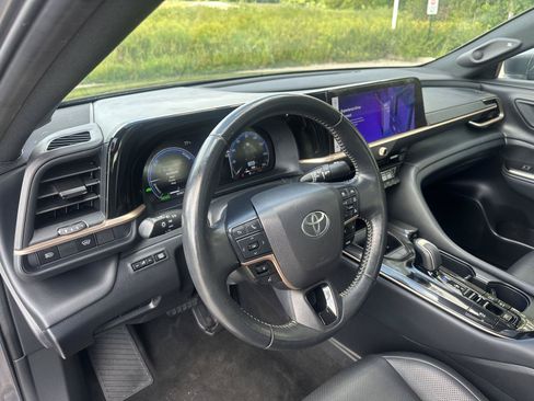 Used 2024 Toyota Crown AWD/4WD image 17