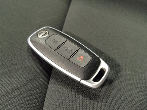 Used 2024 Nissan Rogue S image 32