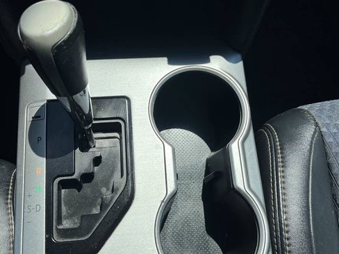 Used 2014 Toyota Camry SE FWD image 19