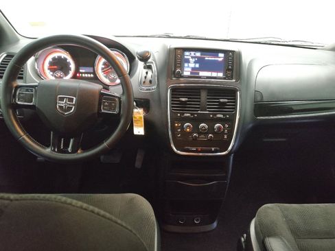 Used 2018 Dodge Grand Caravan SE image 22