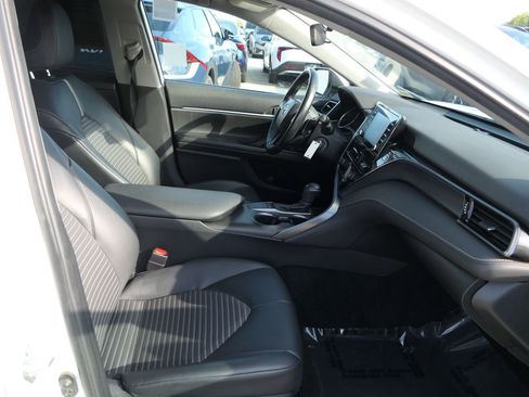 Used 2023 Toyota Camry SE image 28