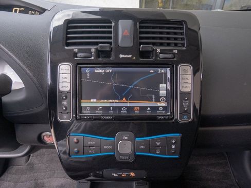 Used 2016 Nissan Leaf SV w/ Premium Package image 11