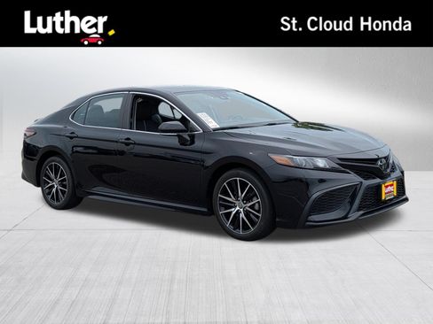 Used 2023 Toyota Camry SE FWD image 1