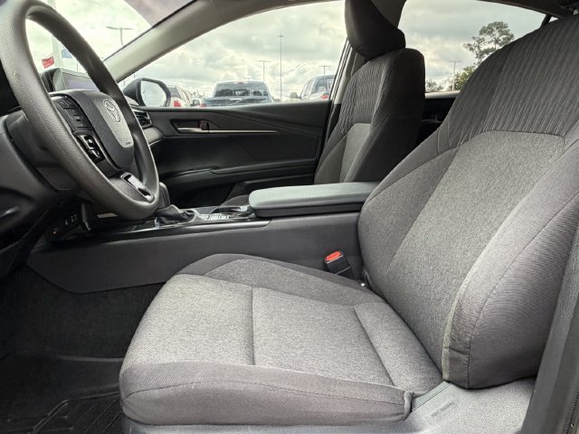 Used 2025 Toyota Camry LE w/ Convenience Package FWD image 25