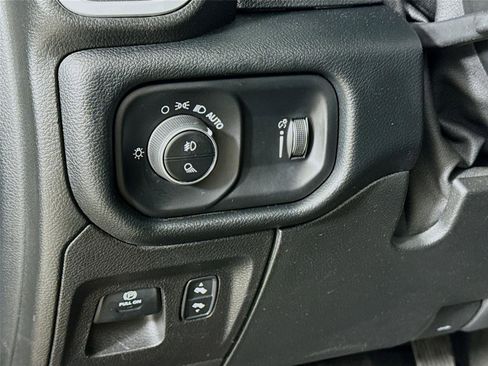Used 2021 RAM 1500 Big Horn AWD/4WD image 14