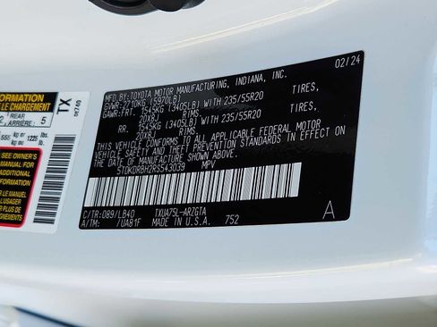 Used 2024 Toyota Highlander Limited image 28