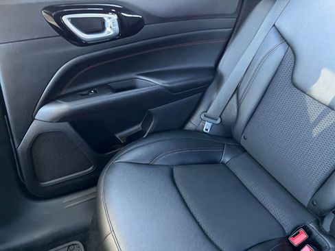 Used 2025 Jeep Compass Trailhawk image 39