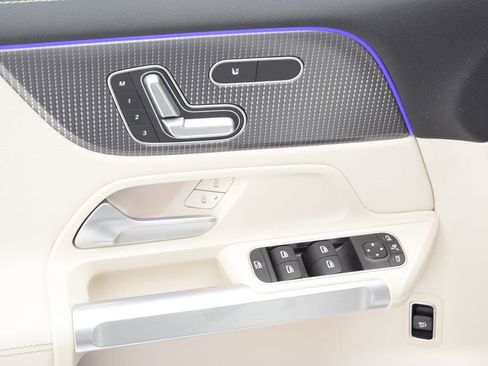 Used 2022 Mercedes-Benz GLB 250 4MATIC image 24