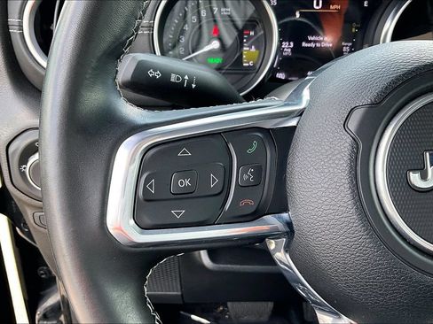 Used 2022 Jeep Wrangler Unlimited Sahara AWD/4WD image 13