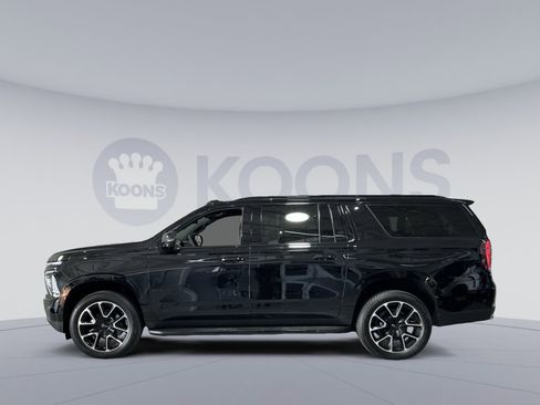 Used 2025 Chevrolet Suburban RST w/ Comfort Package image 13