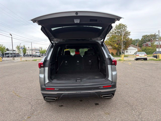 Used 2025 Buick Enclave Preferred AWD/4WD image 9
