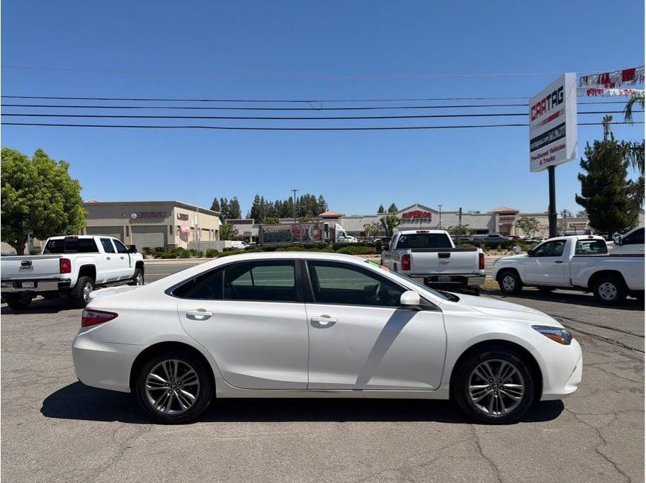 Used 2017 Toyota Camry SE FWD image 4