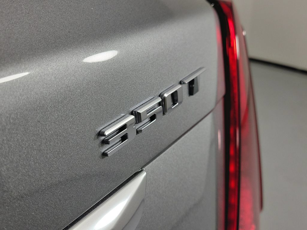 Certified 2025 Cadillac XT5 Luxury FWD image 6