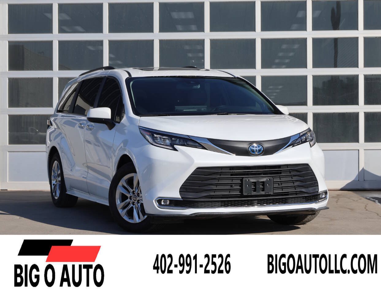 Used 2025 Toyota Sienna XLE w/ XLE Plus Package AWD/4WD image 1