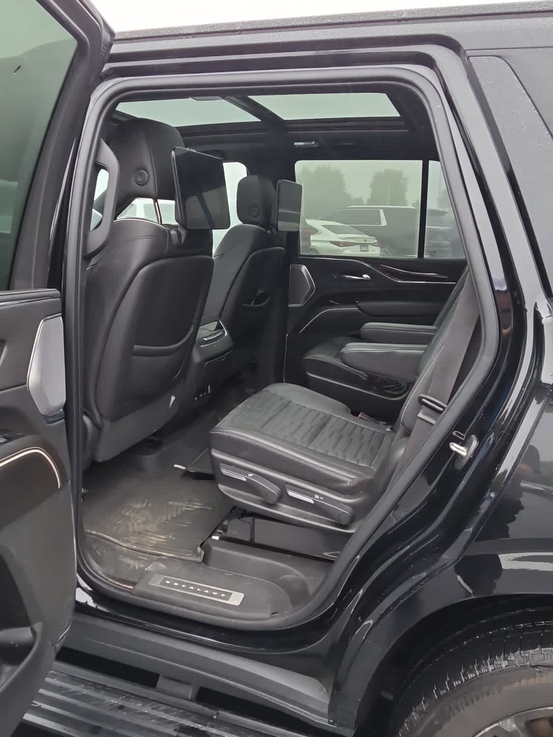 Used 2021 Cadillac Escalade Sport Platinum w/ LPO, ONYX Package AWD/4WD image 6