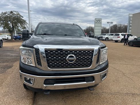 Used 2017 Nissan Titan SV image 5