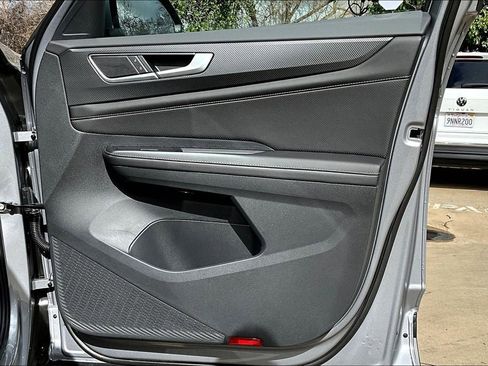 New 2025 Volkswagen Atlas Cross Sport SEL image 28