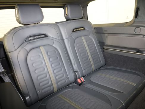 Used 2025 Rivian R1S Adventure AWD/4WD image 34