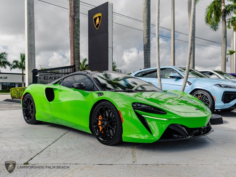Used 2025 McLaren Artura Spider RWD image 9