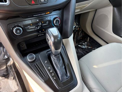 Used 2015 Ford Focus SE FWD image 27