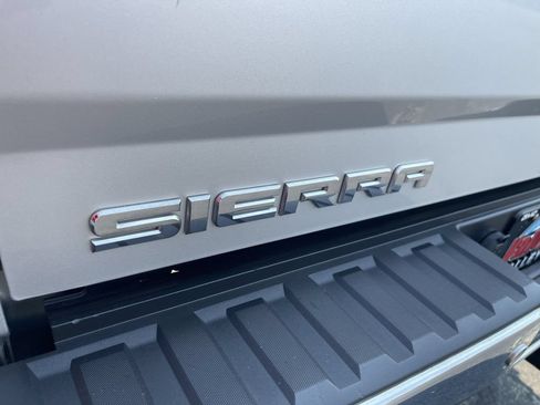 Used 2017 GMC Sierra 1500 SLT w/ SLT Premium Package AWD/4WD image 30