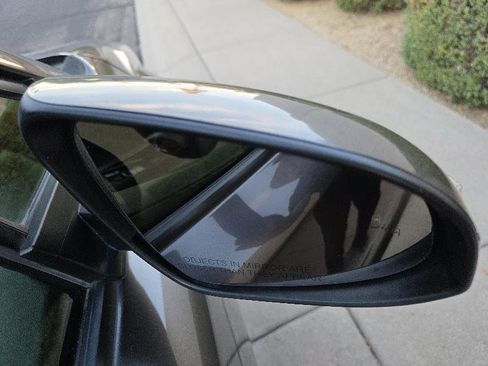 Used 2021 Toyota C-HR XLE image 37