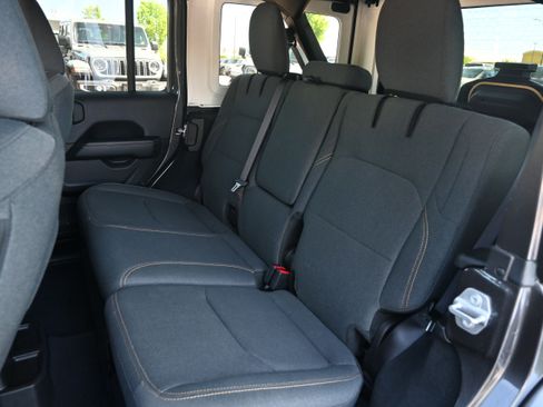 Used 2025 Jeep Wrangler Unlimited Sahara w/ Safety Group AWD/4WD image 32