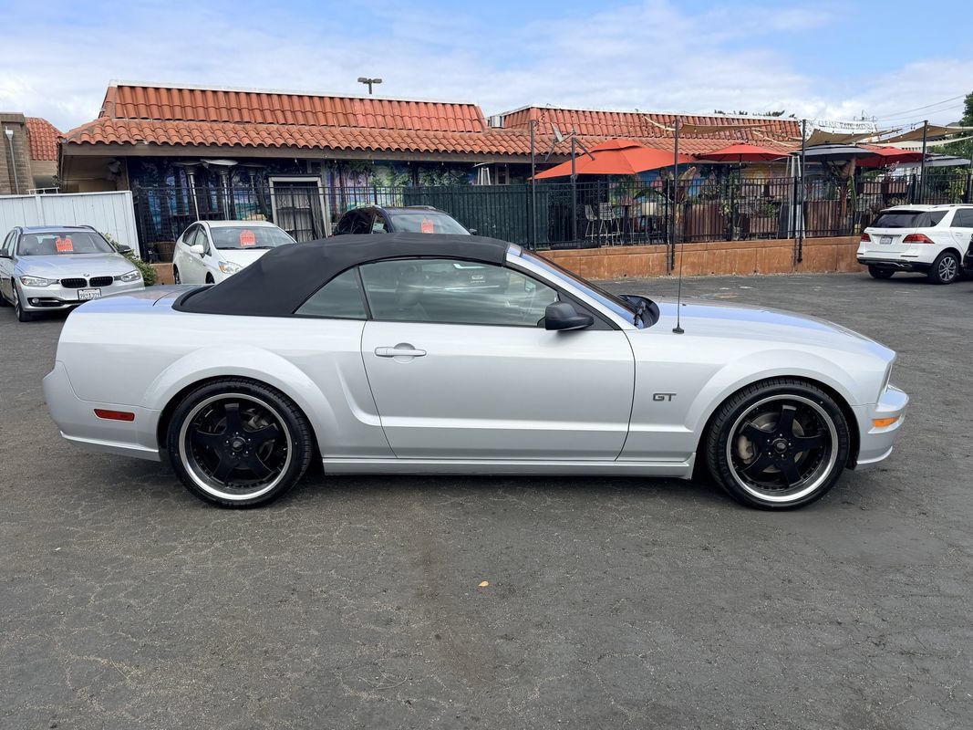 Used 2005 Ford Mustang GT RWD image 7