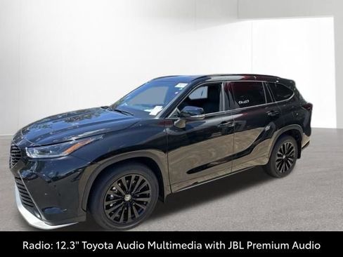 Used 2026 Toyota Highlander XSE AWD/4WD image 3
