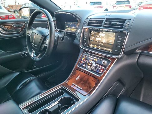 Used 2017 Lincoln Continental Premiere image 20