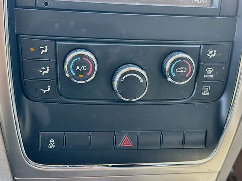 Used 2011 Jeep Grand Cherokee Laredo AWD/4WD image 22