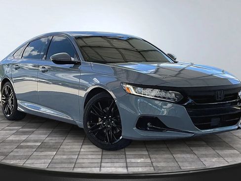 Used 2022 Honda Accord Touring image 3