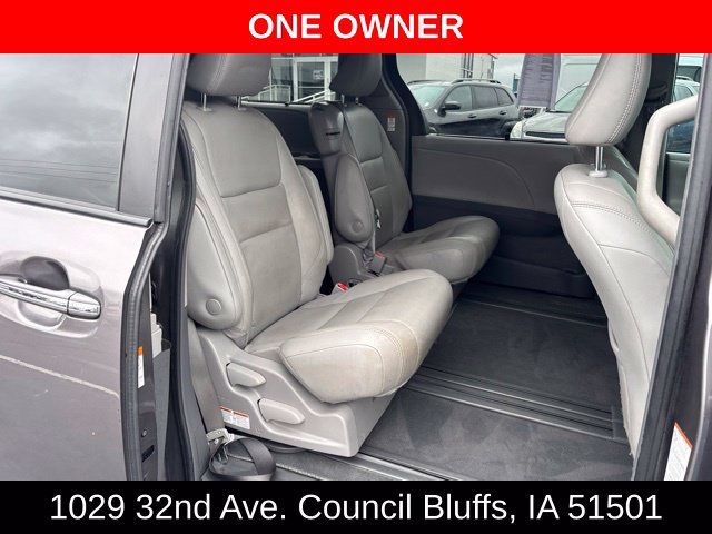 Used 2019 Toyota Sienna XLE Premium FWD image 13