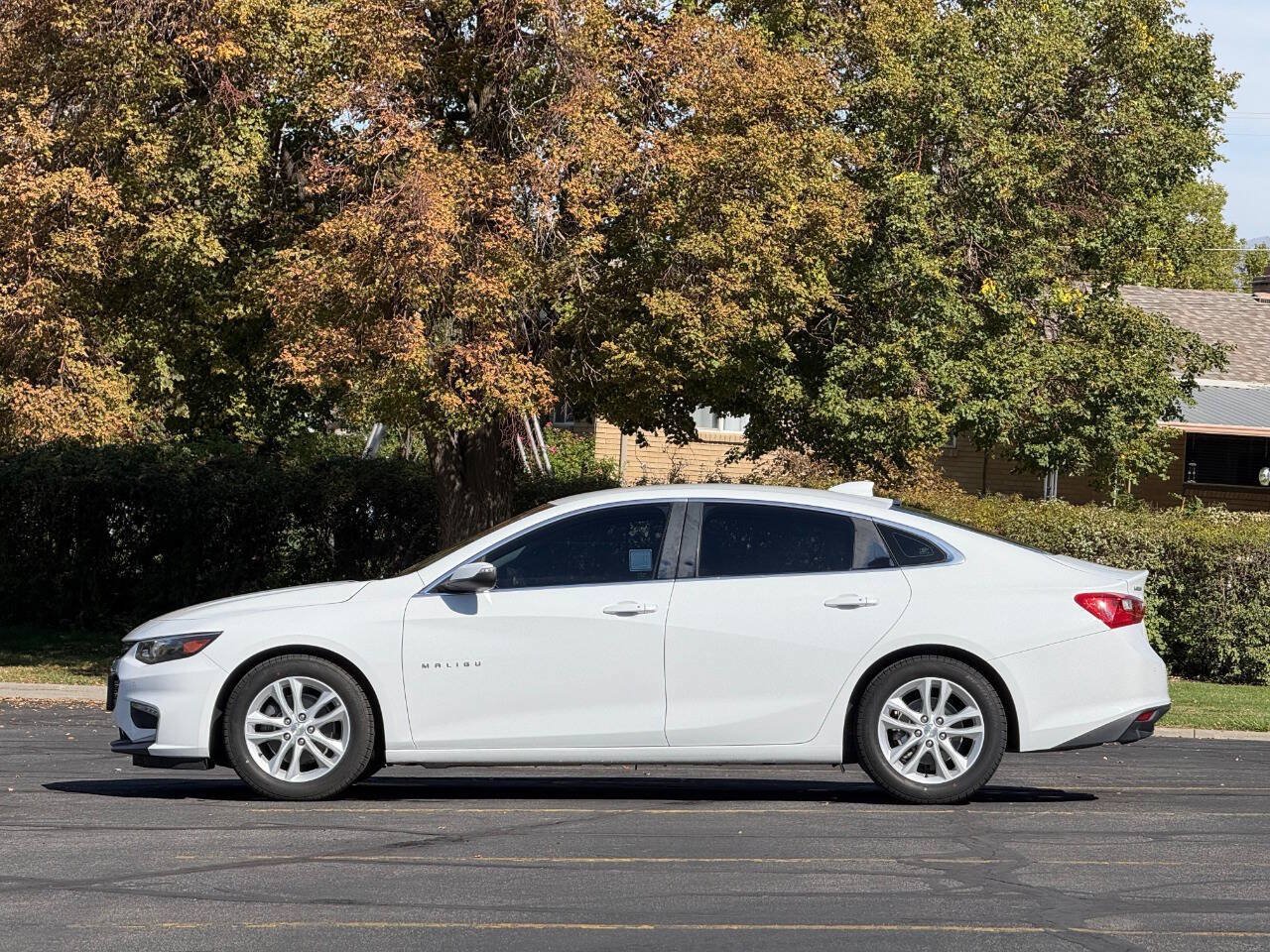 Used 2017 Chevrolet Malibu Hybrid w/ Driver Confidence Package FWD image 2