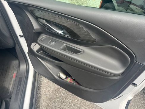Certified 2024 GMC Terrain SLE w/ Driver Convenience Package FWD image 6