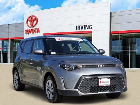 Used 2024 Kia Soul LX FWD image 2
