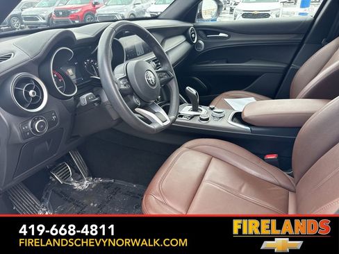 Used 2022 Alfa Romeo Stelvio Ti image 5