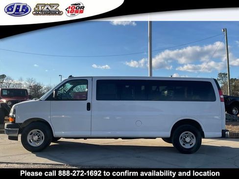 Used 2017 Chevrolet Express 3500 LT w/ LT Preferred Equipment Group image 4
