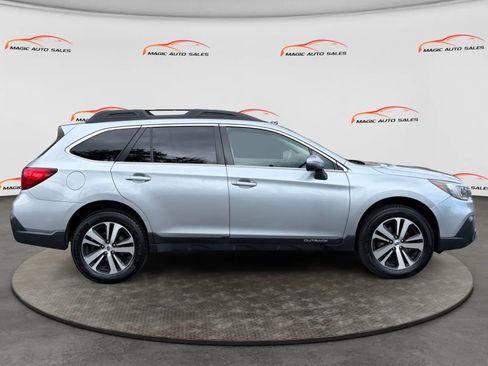 Used 2018 Subaru Outback 3.6R Limited AWD/4WD image 6