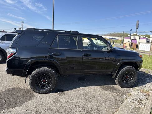 Used 2020 Toyota 4Runner TRD Off-Road Premium w/ Moonroof Package image 5