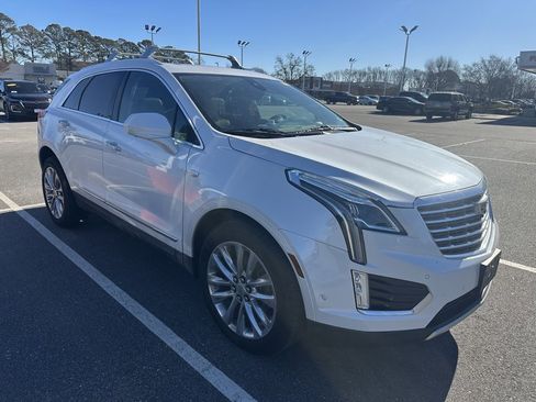 Used 2017 Cadillac XT5 Platinum w/ Driver Assist Package image 5