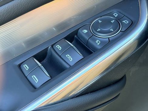 Used 2024 Cadillac XT4 Premium Luxury image 33