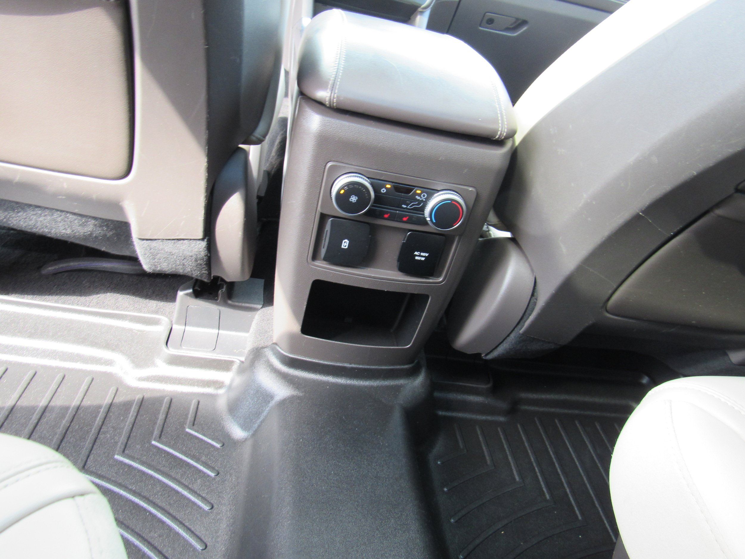 Used 2020 Ford Explorer Platinum w/ Premium Technology Package AWD/4WD image 30
