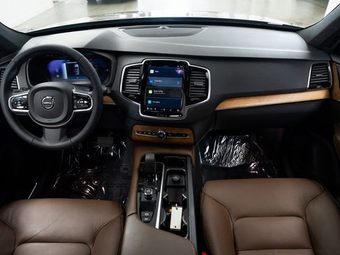 Used 2023 Volvo XC90 T8 Plus image 9