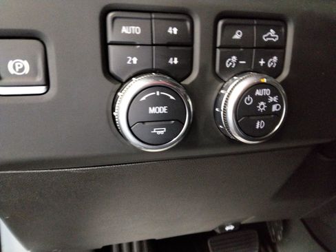 Used 2024 GMC Sierra 1500 AT4 w/ Technology Package image 17