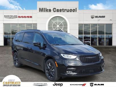 New 2026 Chrysler Pacifica Limited w/ S Appearance Package