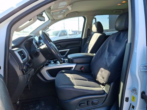 Used 2021 Nissan Titan SV w/ SV Convenience Package image 13