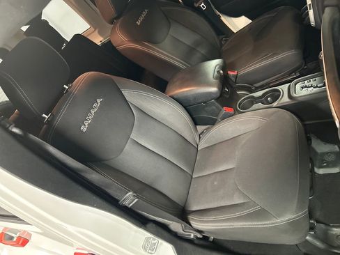 Used 2018 Jeep Wrangler Unlimited Sahara w/ Connectivity Group image 23