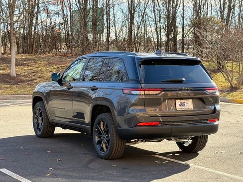 New 2025 Jeep Grand Cherokee Limited image 9